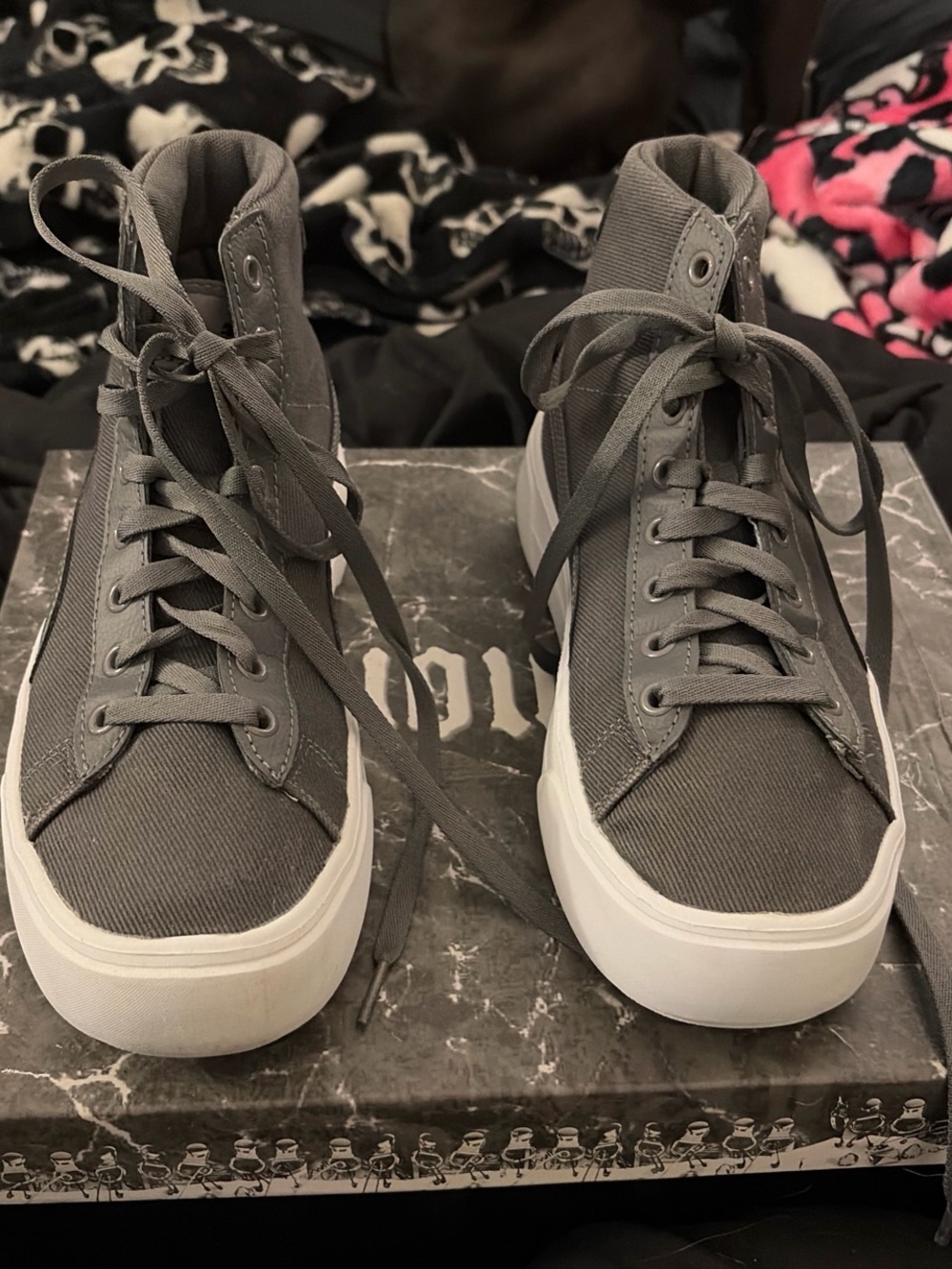 Like new Puma Gray High-Top Canvas Sneakers with White Platform Sole